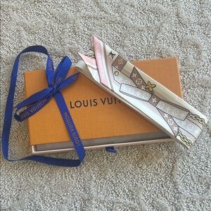 Louis Vuitton Silk Twilly in Pink, Cream & Gold Chain Motif